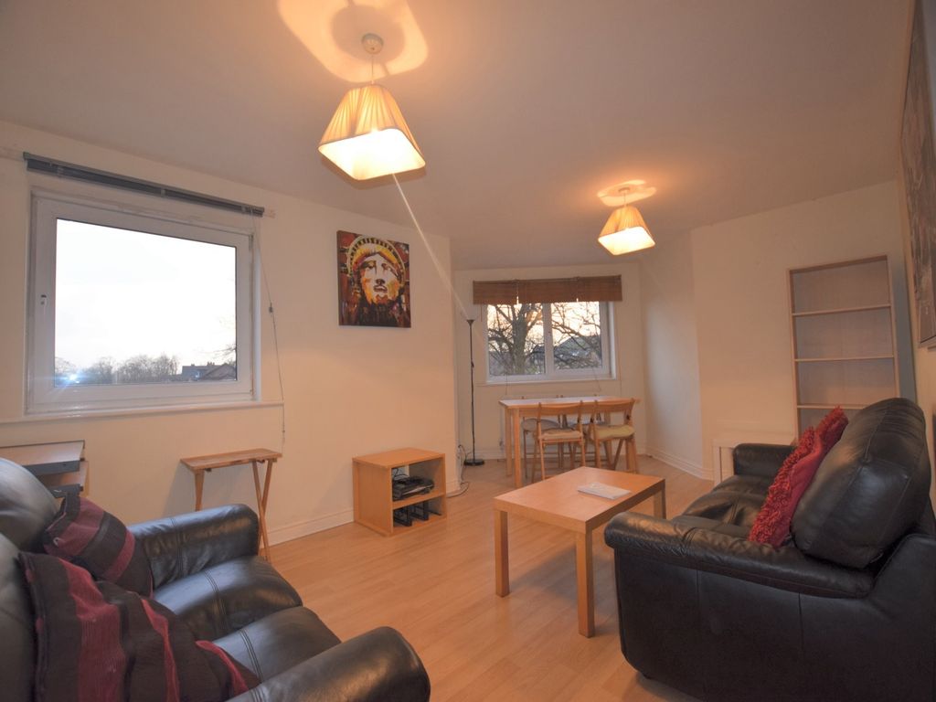 Property photo 1 of 7 Lounge (Main)