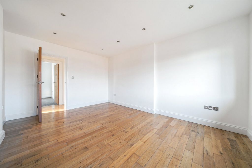 Property photo 3 of 22 Reception