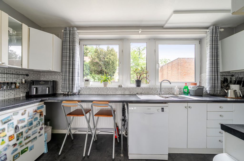 Property photo 2 of 24 1455697-17-69Fb73...