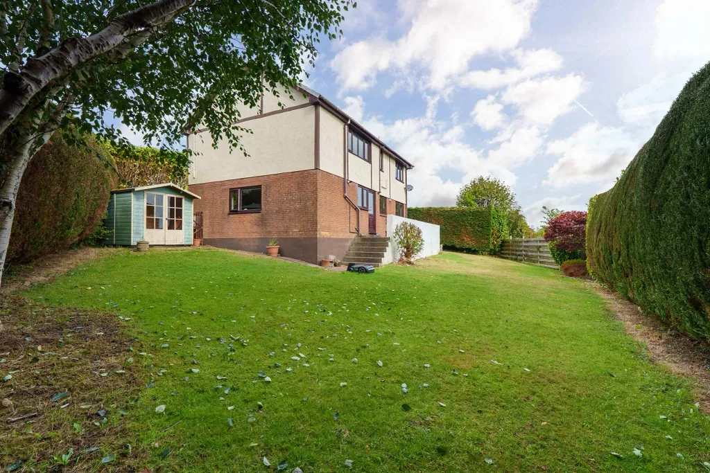 Property photo 2 of 28