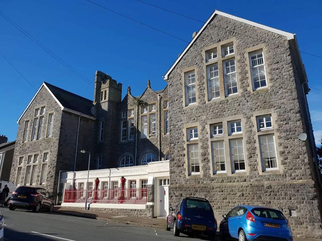 Property photo 1 of 5 Outside.Jpg