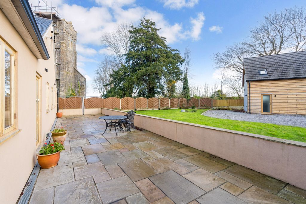 Property photo 2 of 15 Garden