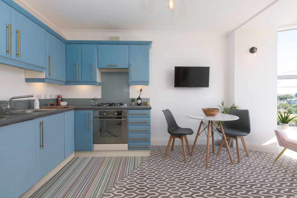 Property photo 3 of 10 Open Plan Living