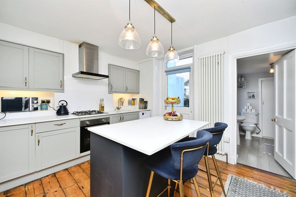 Property photo 2 of 21