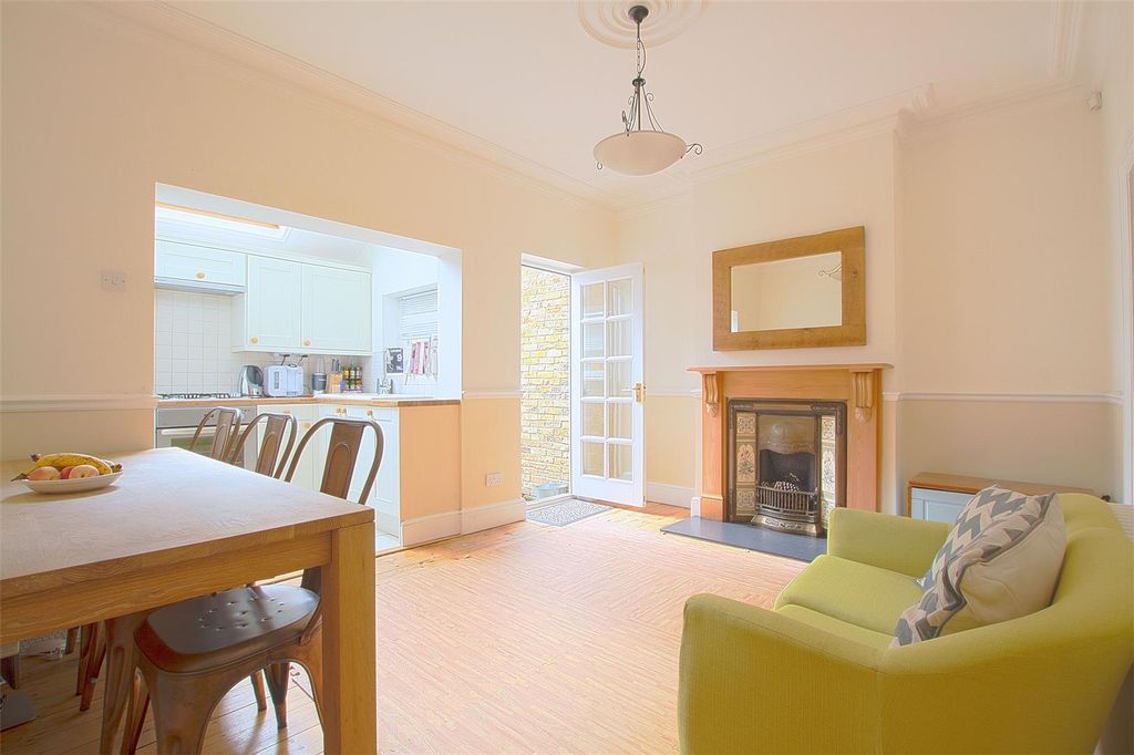 Property photo 3 of 8