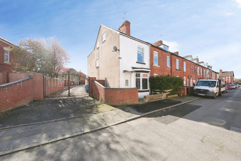 Property photo 1 of 17