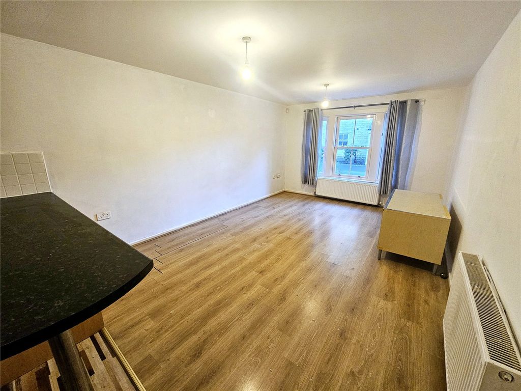 Property photo 2 of 10 Lounge