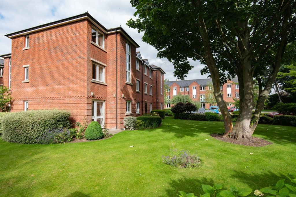 Property photo 1 of 13 Courtyard