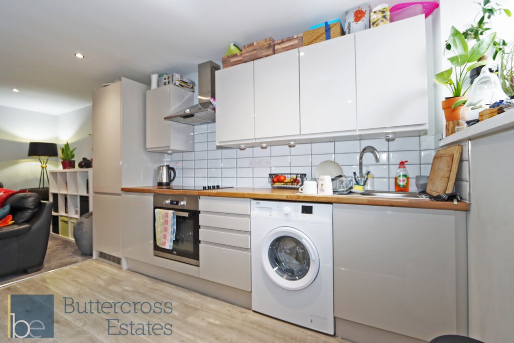 Property photo 2 of 6 Kitchen