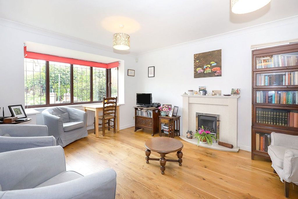 Property photo 2 of 13 Lounge