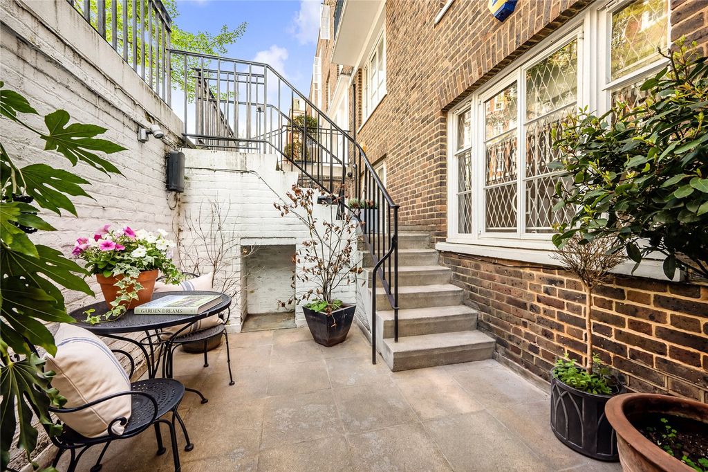 Property photo 2 of 18 Patio