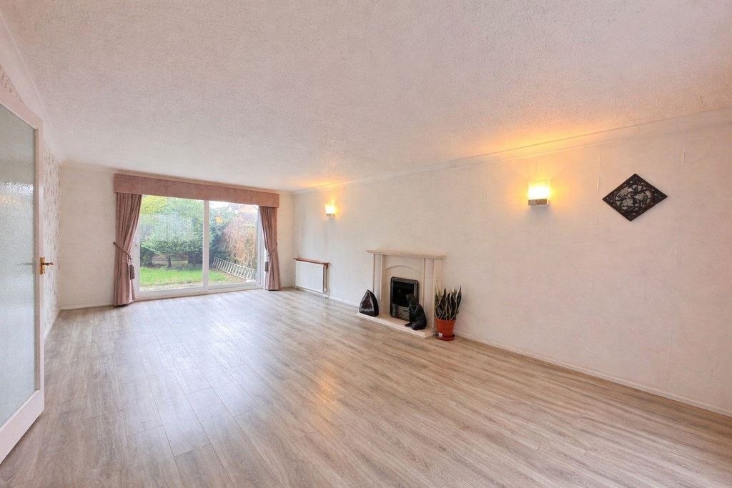 Property photo 2 of 23 Lounge