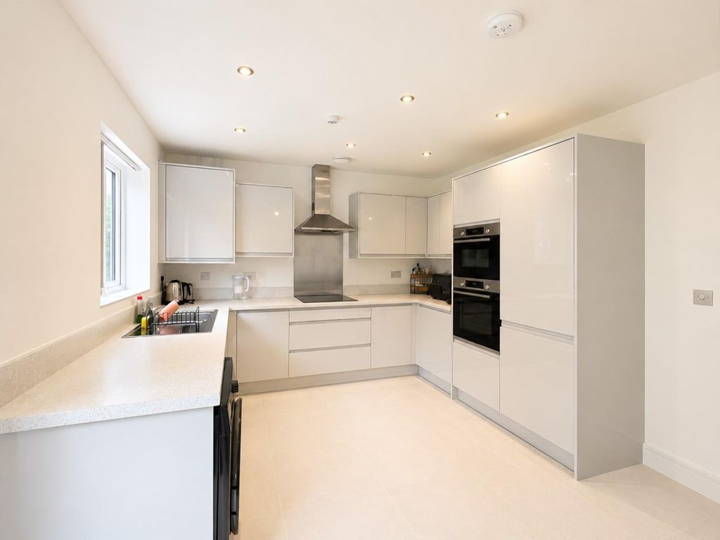 Property photo 2 of 17 Wool Lane - Kitchen.Jpg
