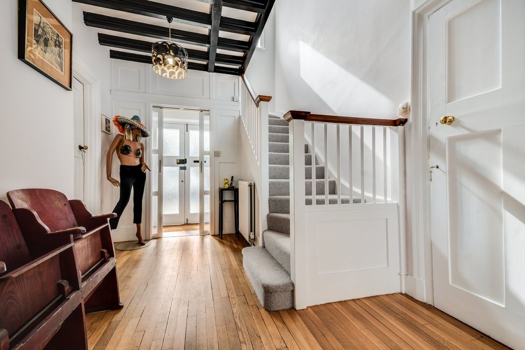 Property photo 2 of 29