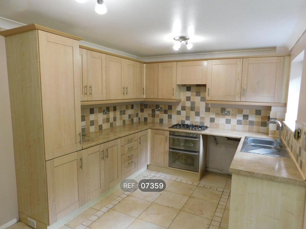 Property photo 2 of 18 Kitchen / Breakfast Room