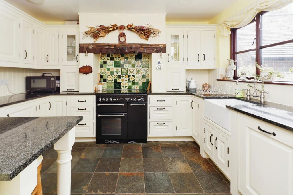 Property photo 3 of 19 Springcottage-7.Jpg