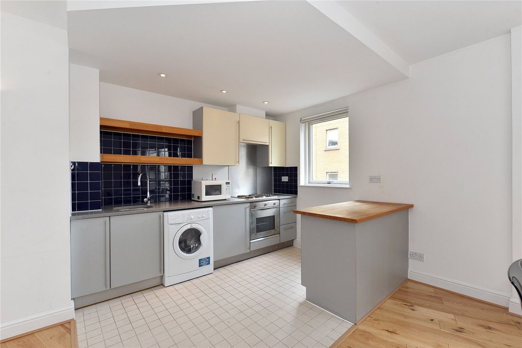 Property photo 3 of 10 Kitchen