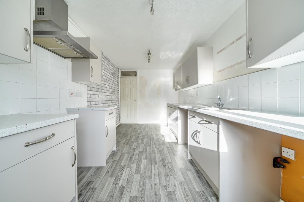 Property photo 3 of 20 Kitchen