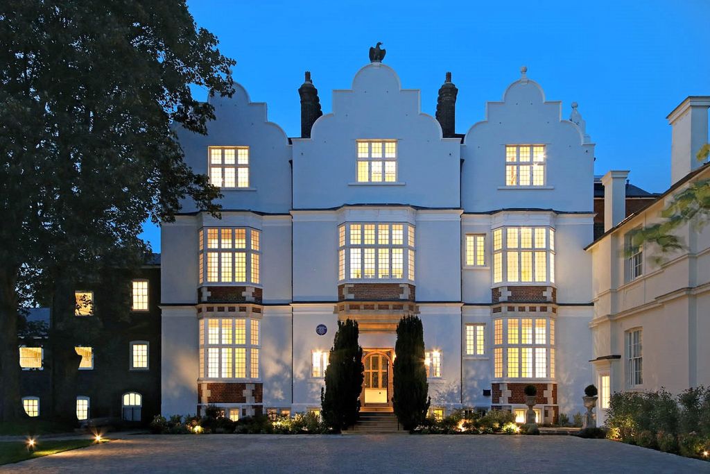 Property photo 1 of 16 Dusk Front External