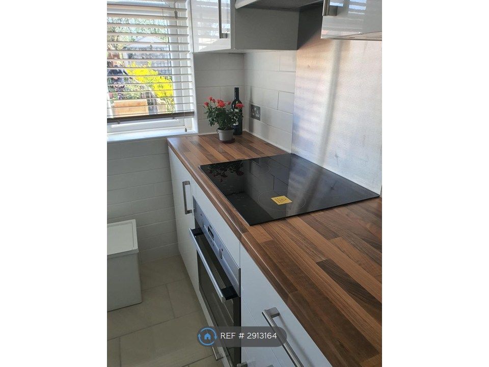 Property photo 3 of 9 Kitchen
