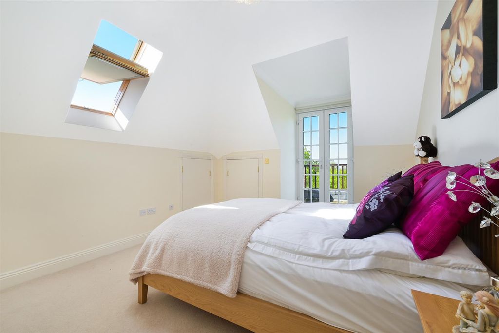 Additional image 18 of 2 bed flat for saleFlanchford Road, Reigate RH2