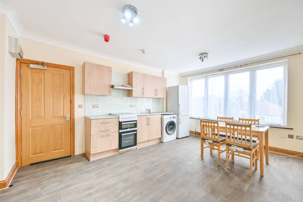 Property photo 2 of 8