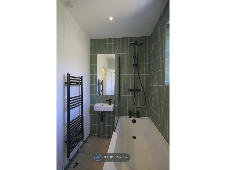 Property photo 3 of 19 Main Bathroom