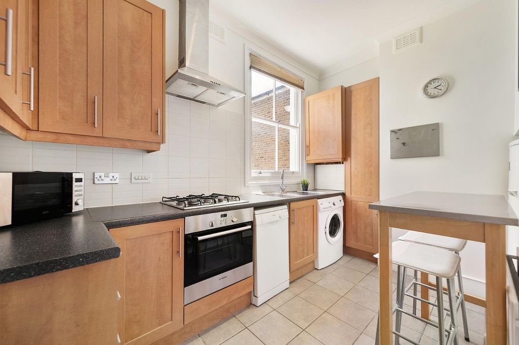 Property photo 3 of 11 Kitchen.Jpg