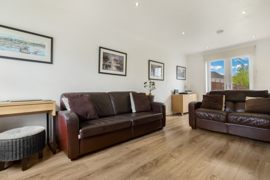 Property photo 2 of 27