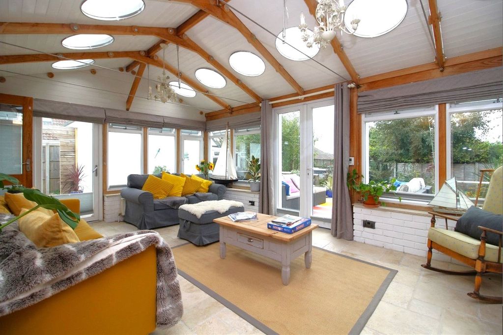 Property photo 2 of 22 Picture No. 30