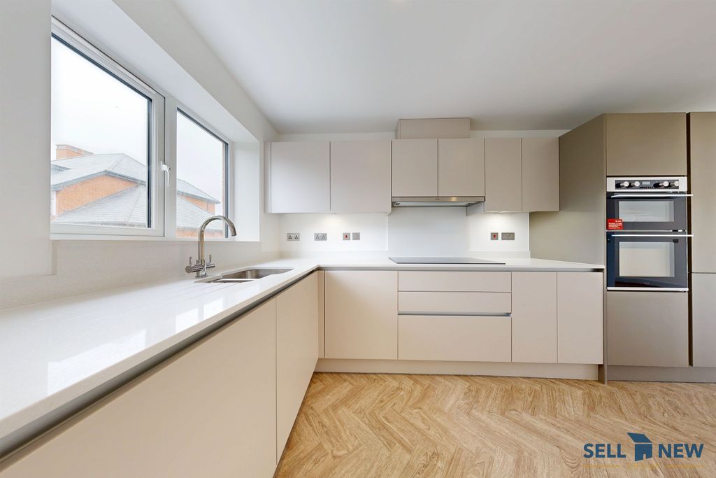 Property photo 3 of 37 Internals 