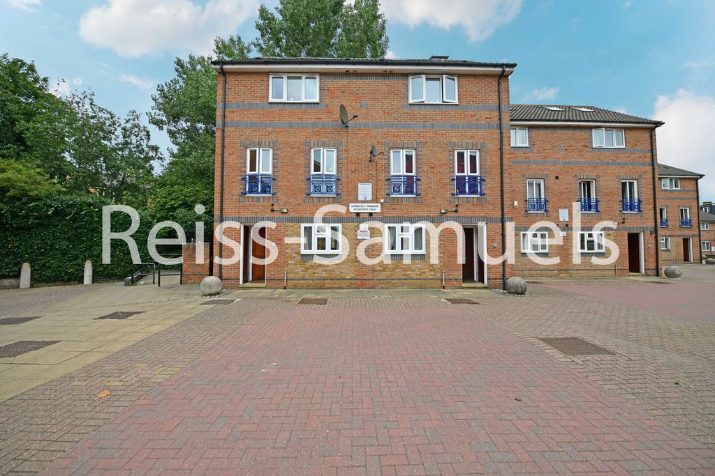 Property photo 2 of 37