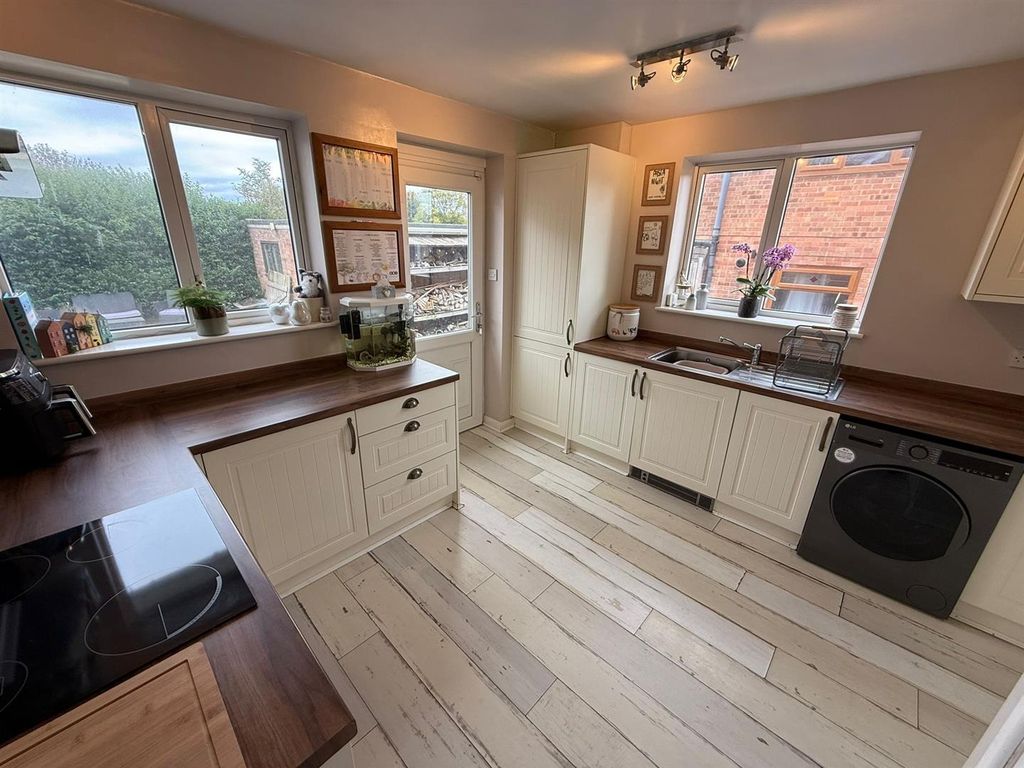 Property photo 3 of 17 Photo-2025-10-10-13-45-00[4].Jpg