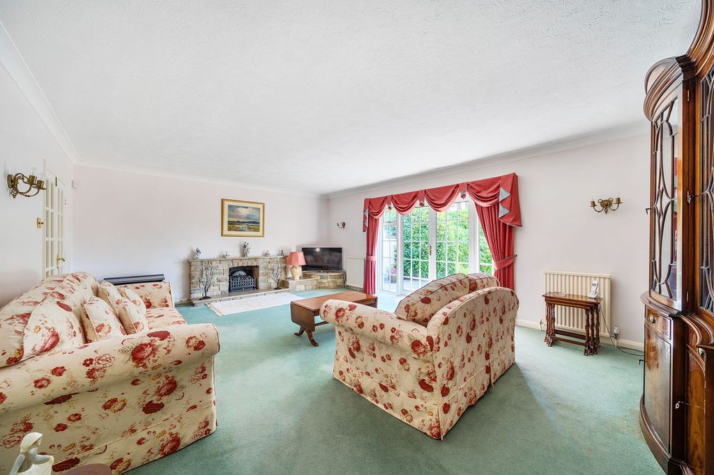 Property photo 2 of 31