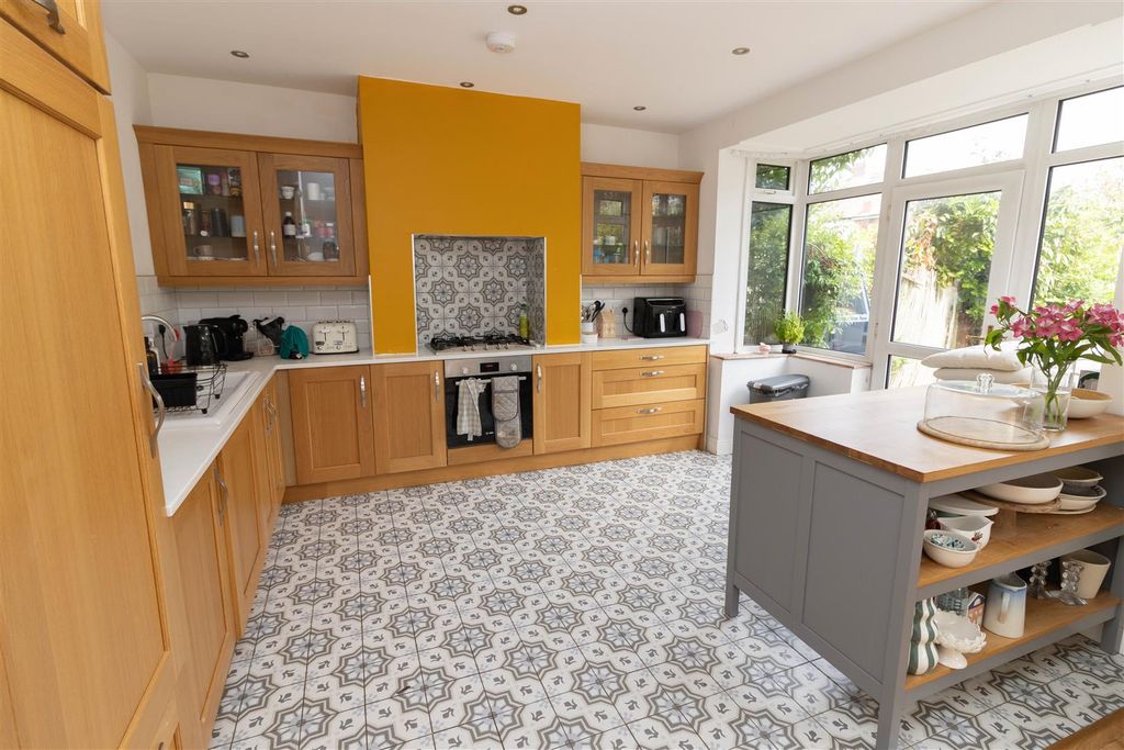 Property photo 3 of 17 Kitchen Dining Room