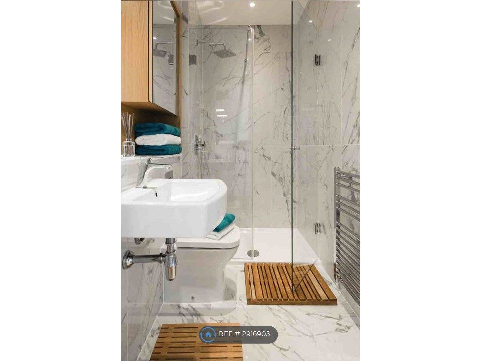 Property photo 2 of 7 En-Suite Bathroom