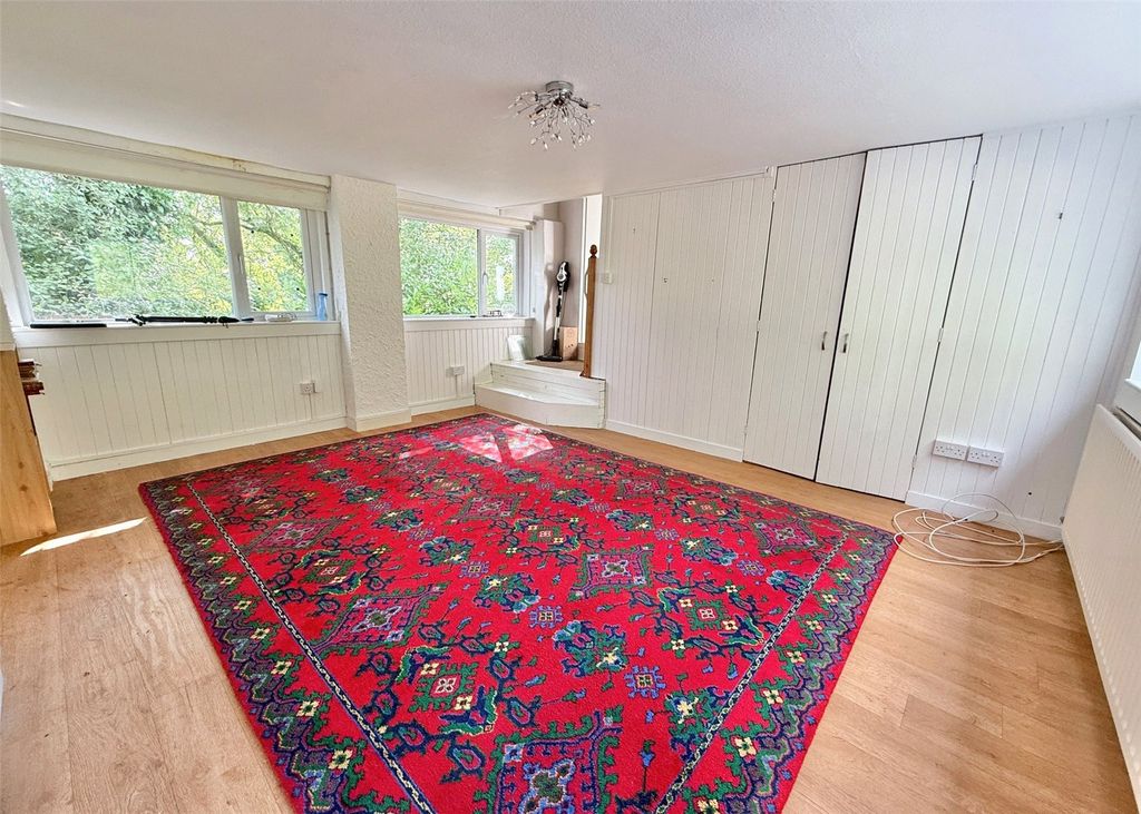 Property photo 2 of 21 Picture No. 14