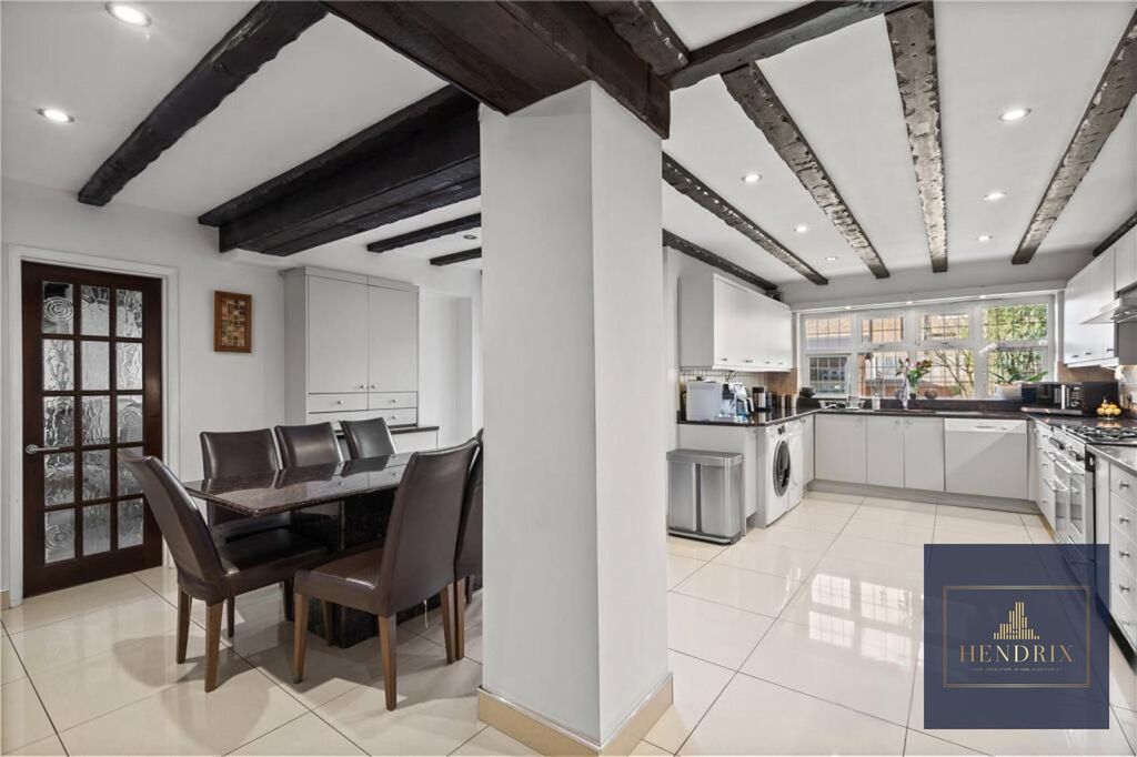 Additional image 5 of 4 bed detached house to rentHigh Road, Chigwell IG7