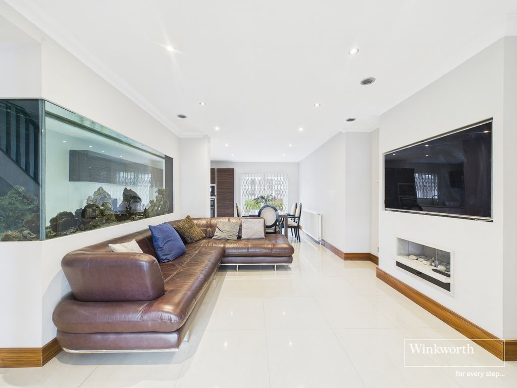 Property photo 3 of 12 Open Plan Living