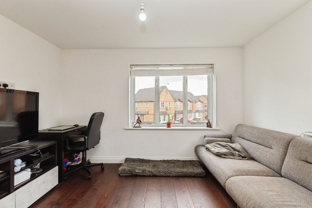 Property photo 2 of 11