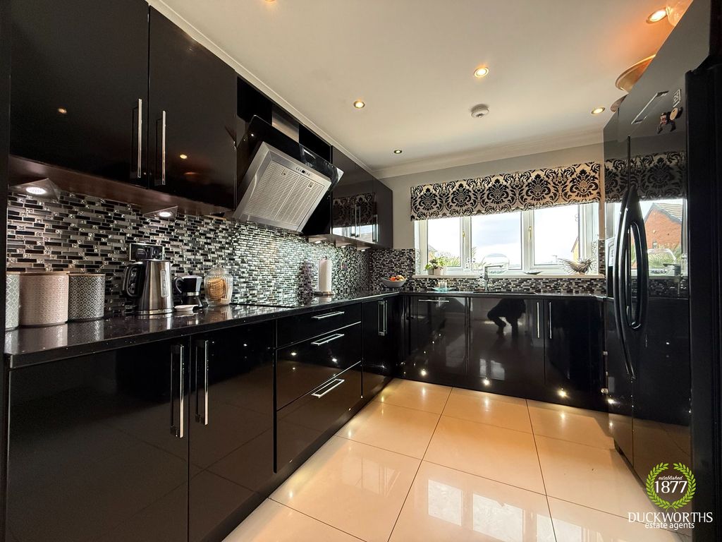 Property photo 2 of 43
