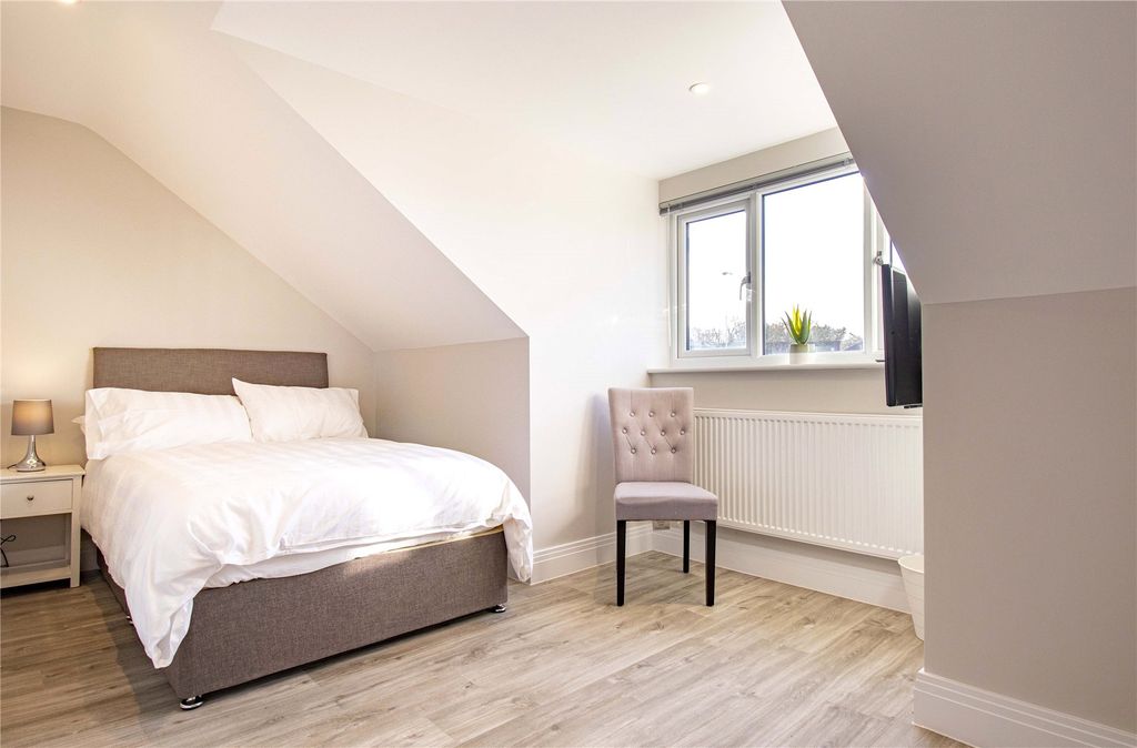 Property photo 1 of 8 Picture No. 16