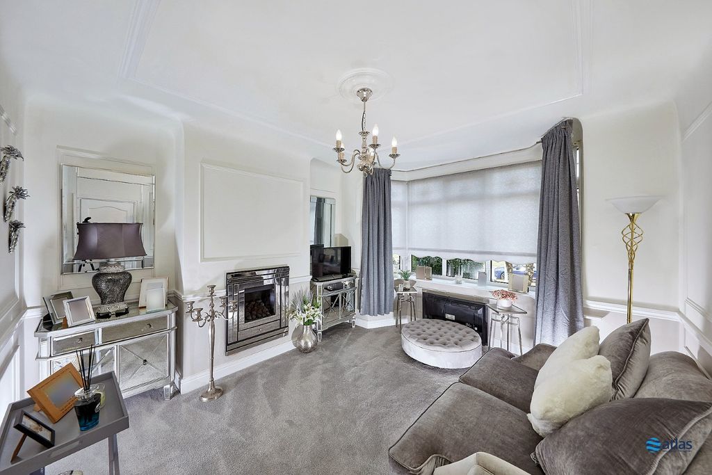 Property photo 2 of 21 Living Room