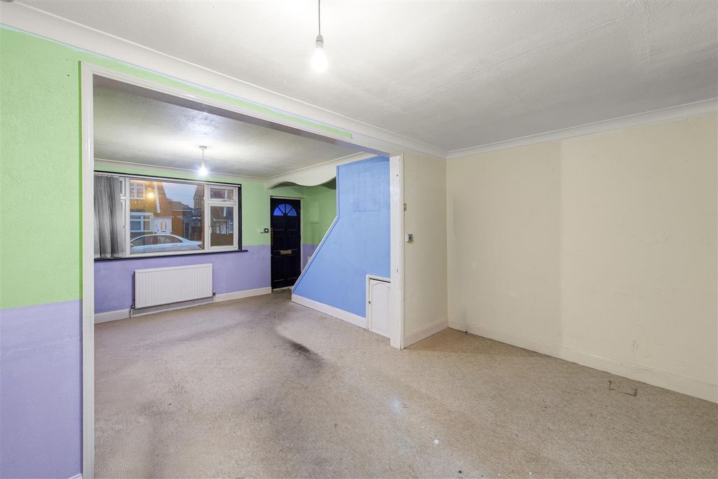 Property photo 2 of 12 1