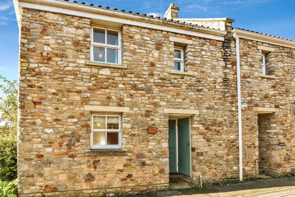 Property photo 1 of 11 Pbox-Img.Jpg