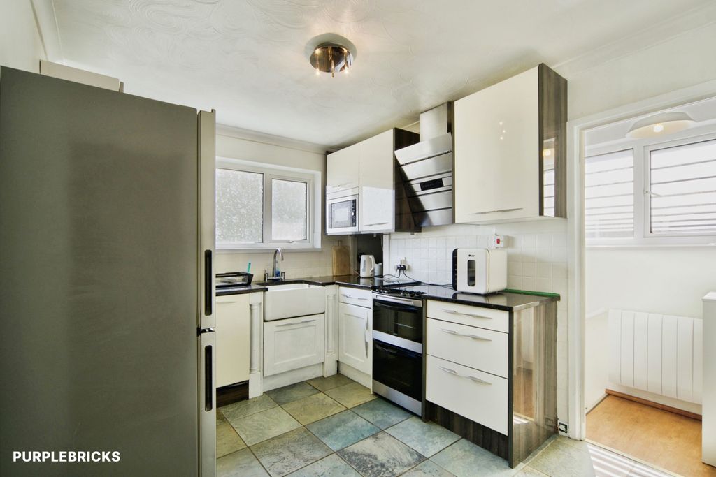 Property photo 1 of 28