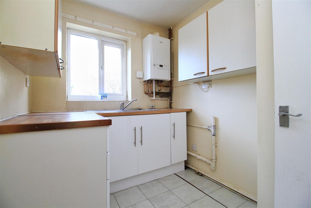 Property photo 2 of 7 Kitchen.Jpg