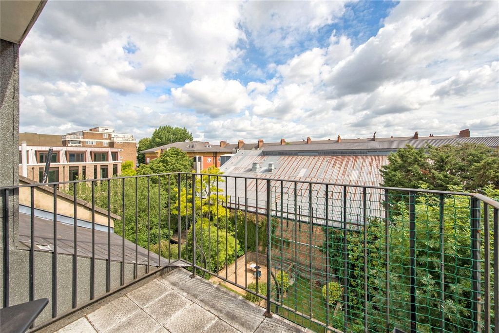 Property photo 2 of 11