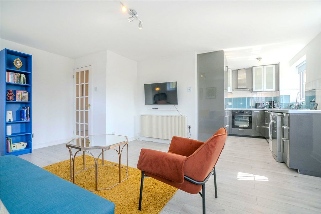 Property photo 3 of 17 Picture No. 22