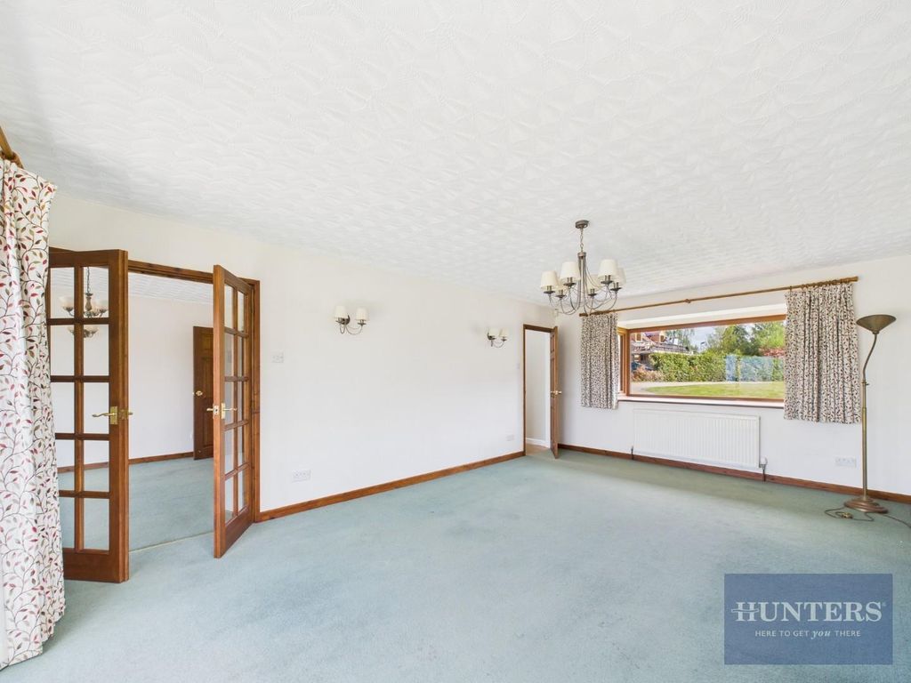 Property photo 3 of 40 Sitting Room